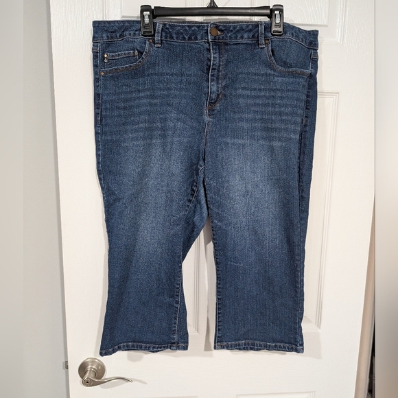 D. Jeans Medium Wash Denim Capri Pant in Size 20W - Picture 1 of 12